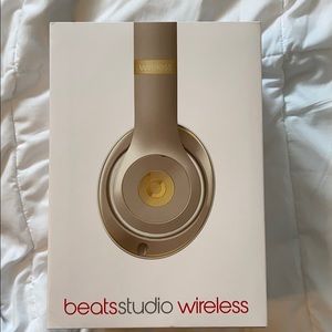 Beats studio Wireless Headphones with everything!!